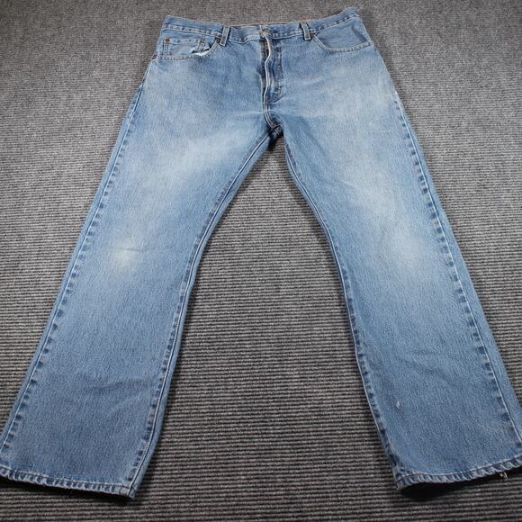 Levi’s 517 Jeans Mens 38x32 Light Blue Bootcut 100% Cotton Zip Fly - Picture 2 of 13